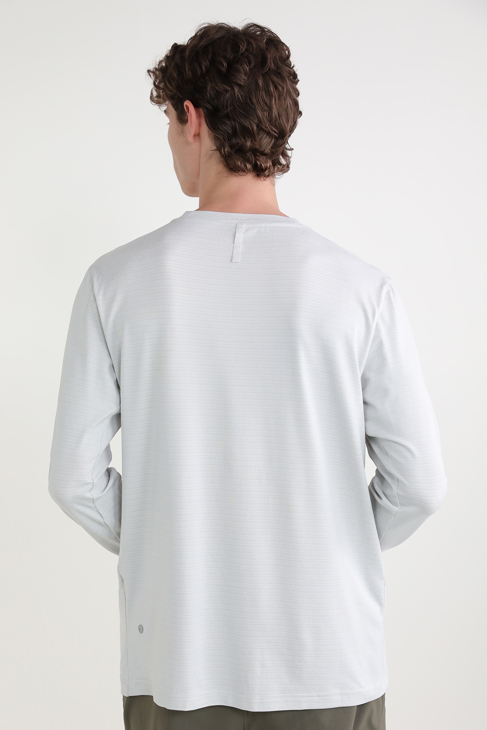 תמונת דוגמן אחורית של License to Train Relaxed Long-Sleeve