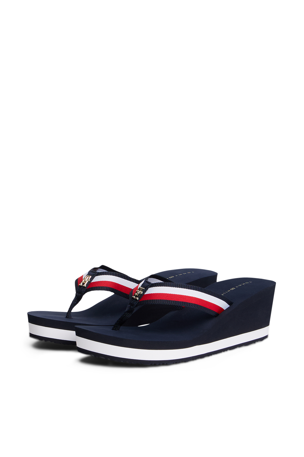 תמונת תקריב של כפכפי אצבע עקב