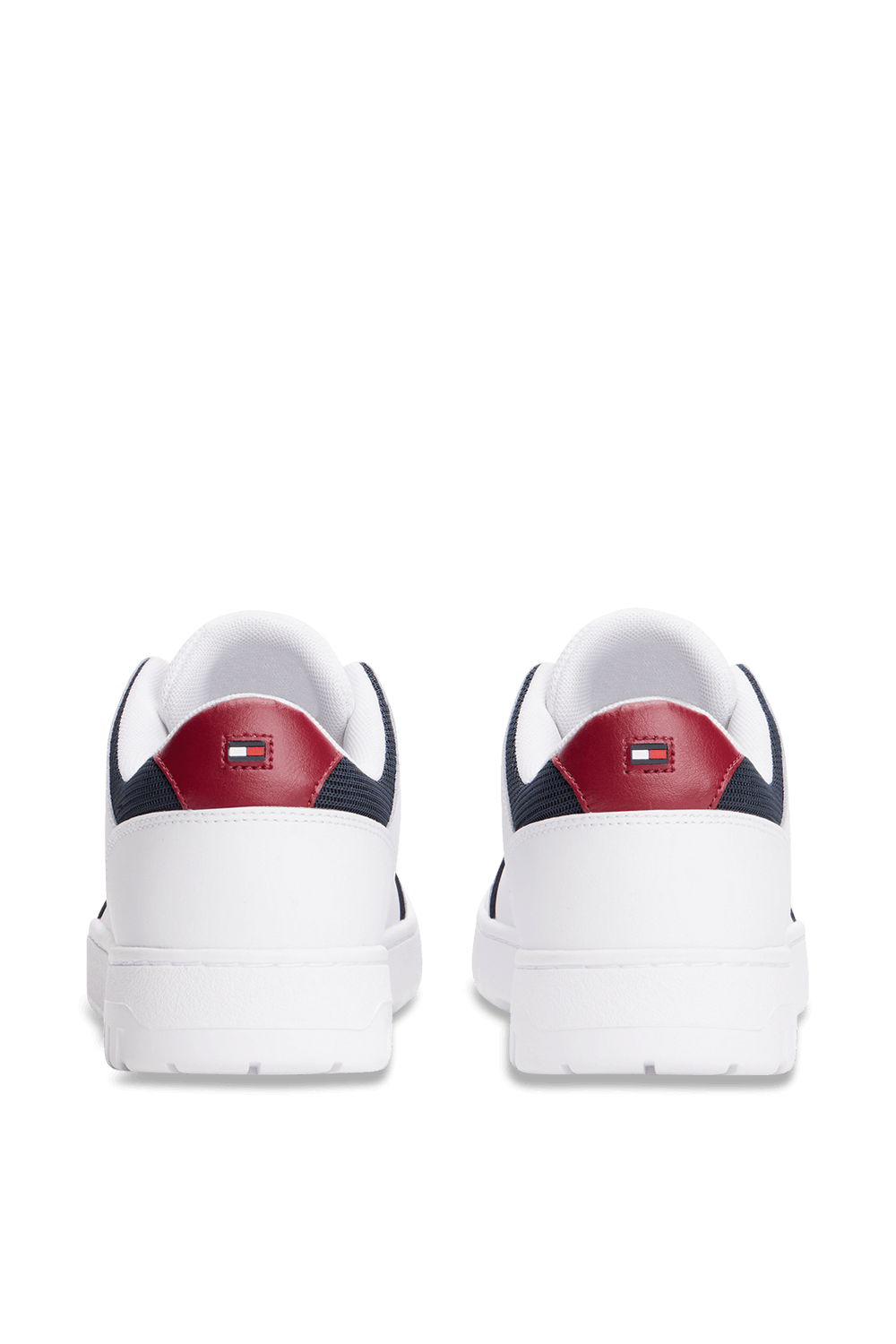 תמונת פנים של נעלי סניקרס