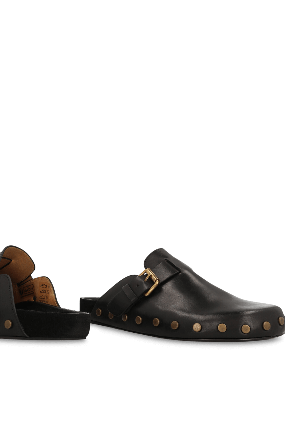 תמונת תקריב של נעלי מיולס