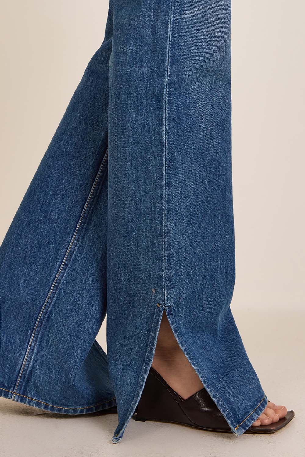 מכנסי ג'ינס בגזרה ישרה