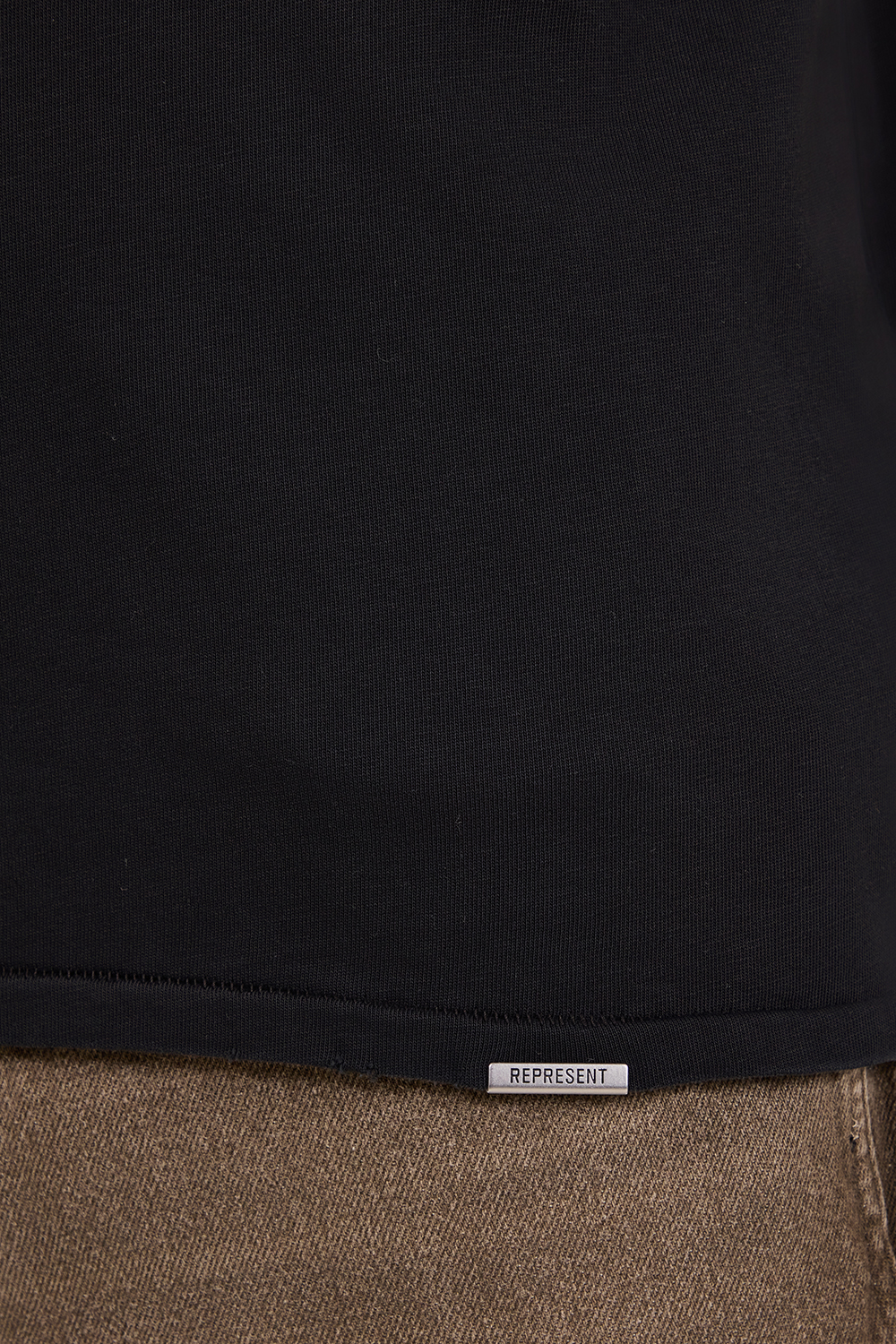 תמונת דוגמן אחורית של חולצת טי מאויירת אוברסייז