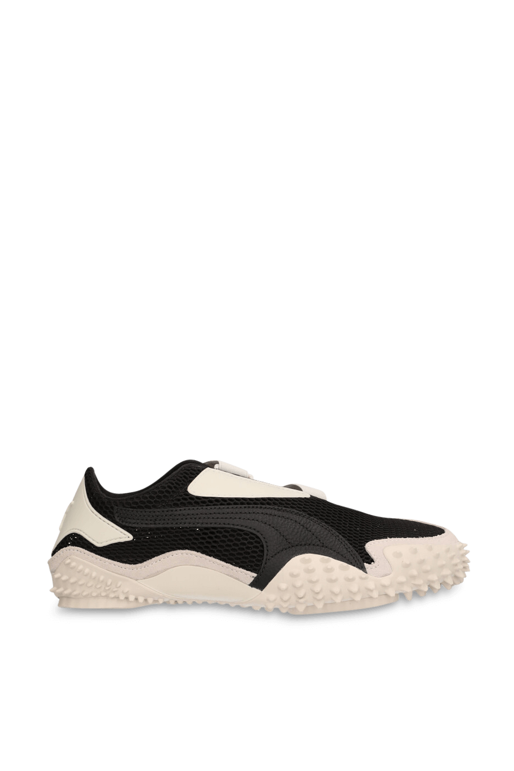 תמונה קידמית של נעלי סניקרס מוסטרו