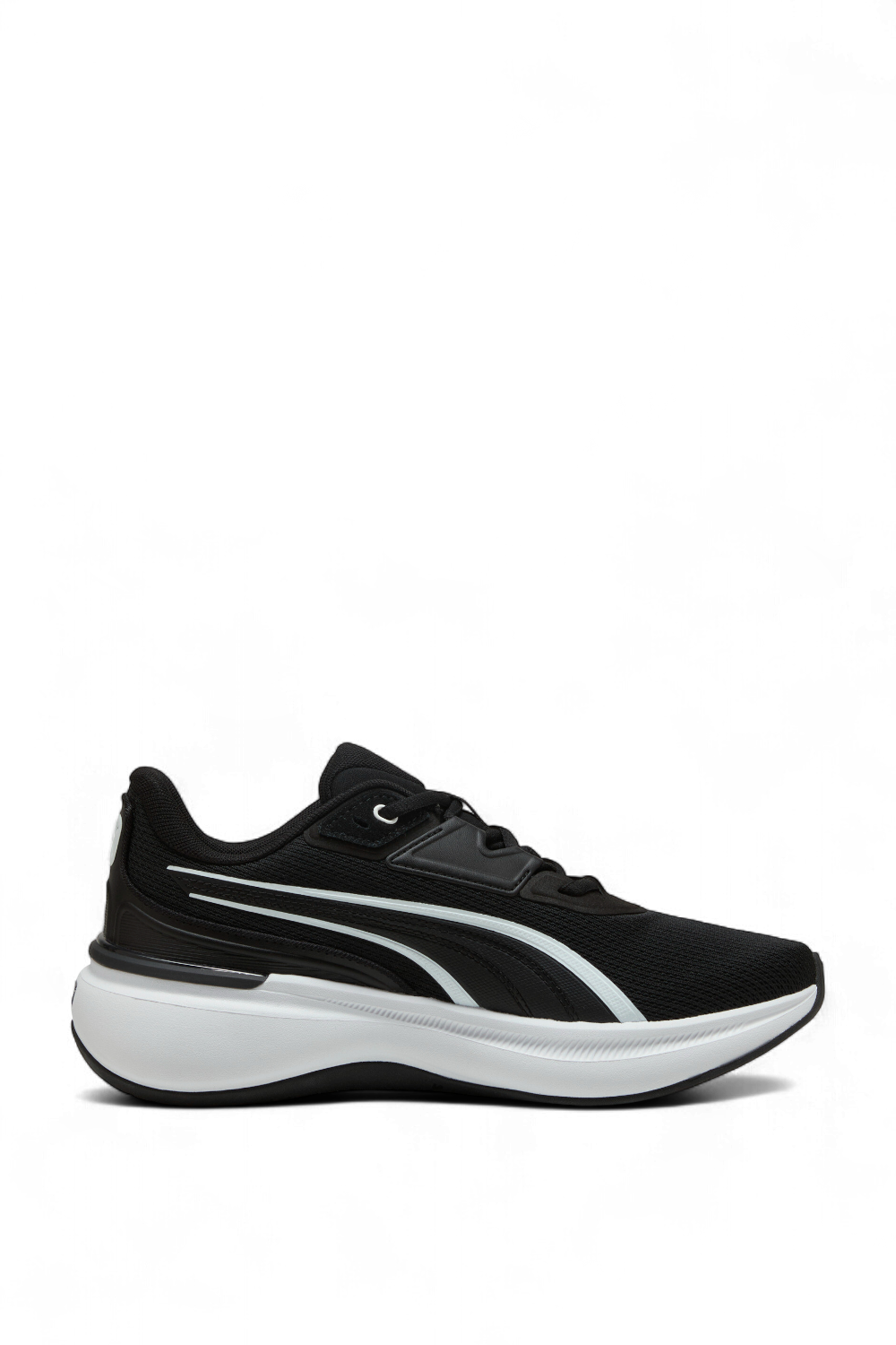 תמונה קידמית של נעלי ריצה