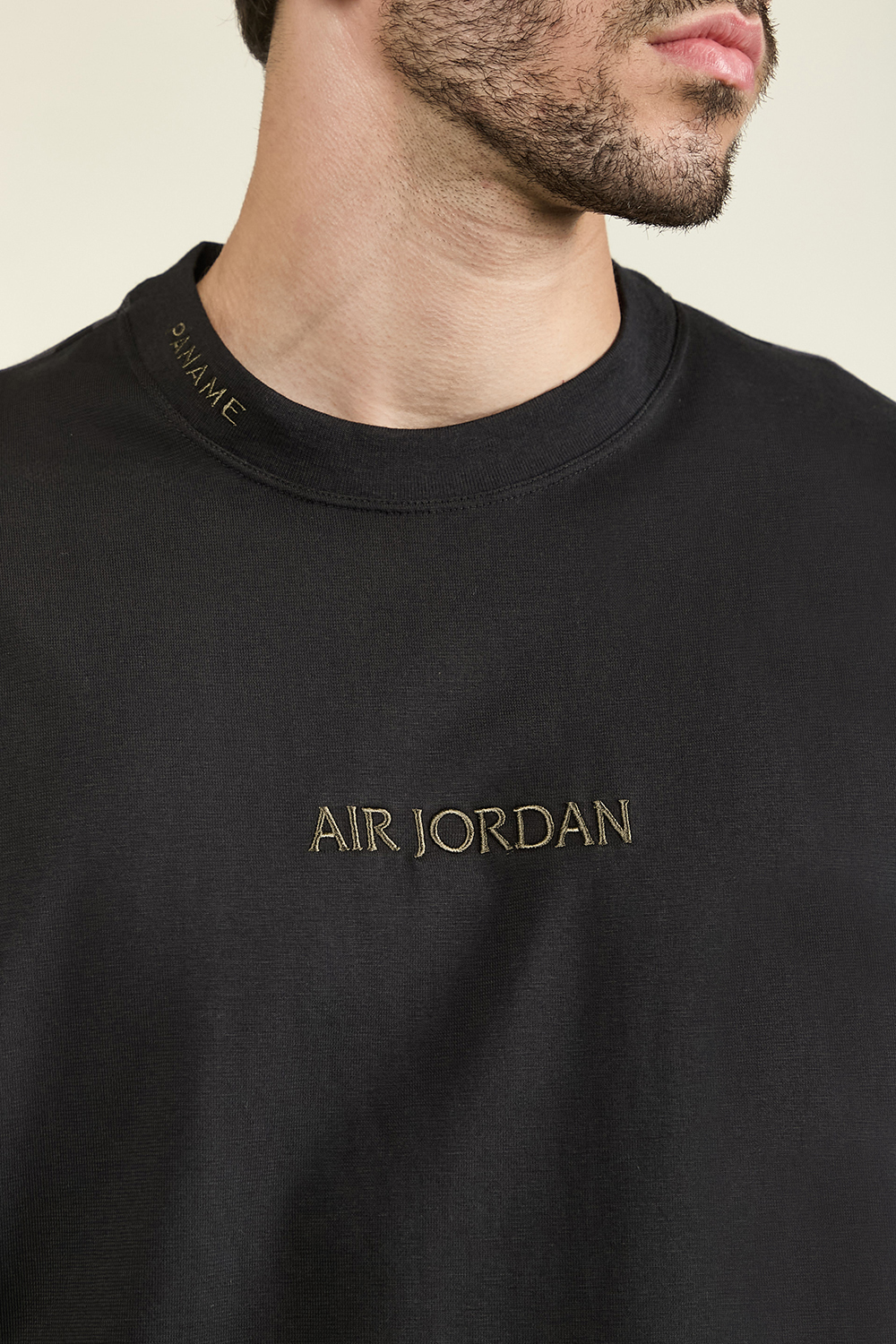 תמונת תקריב דוגמן של חולצת טי פריז סן ז'רמן