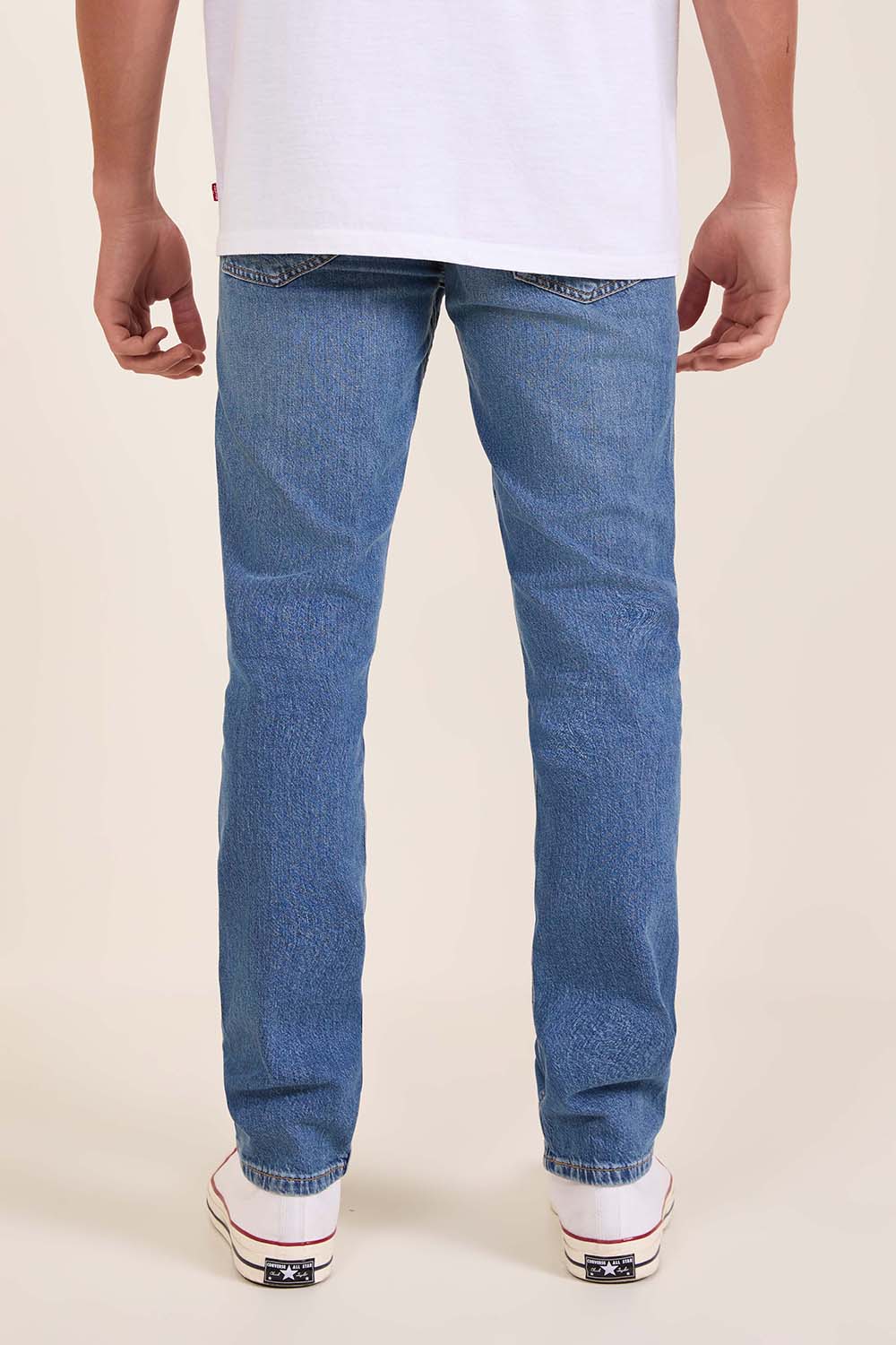 תמונת דוגמן אחורית של מכנסי ג'ינס סלים פיט 511