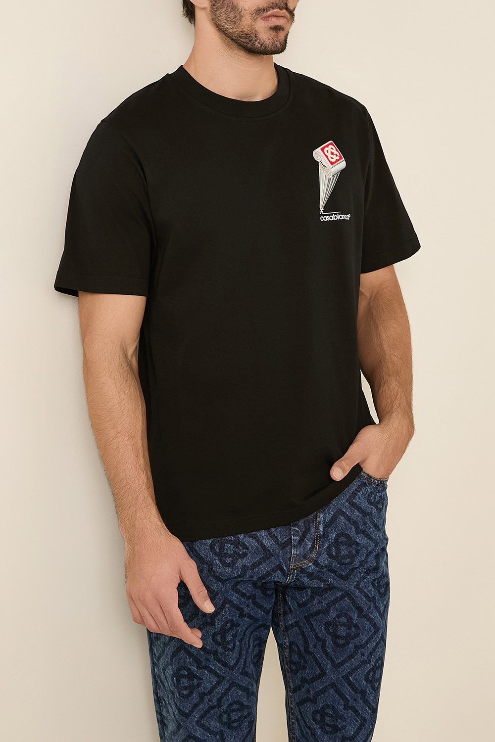 תמונת דוגמן קידמית של חולצת טי מכותנה אורגנית