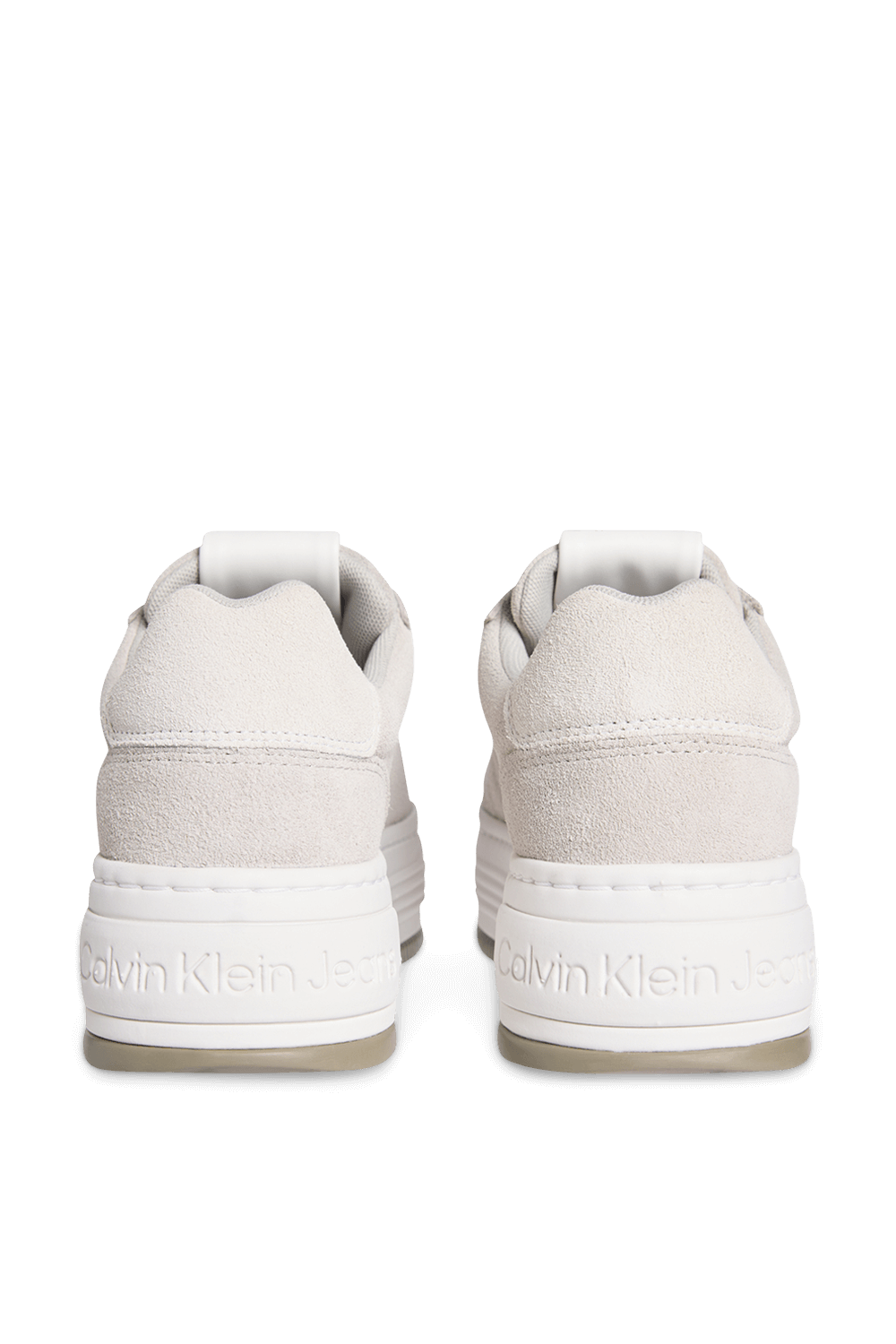 תמונת תקריב של נעלי סניקרס פלטפורמה