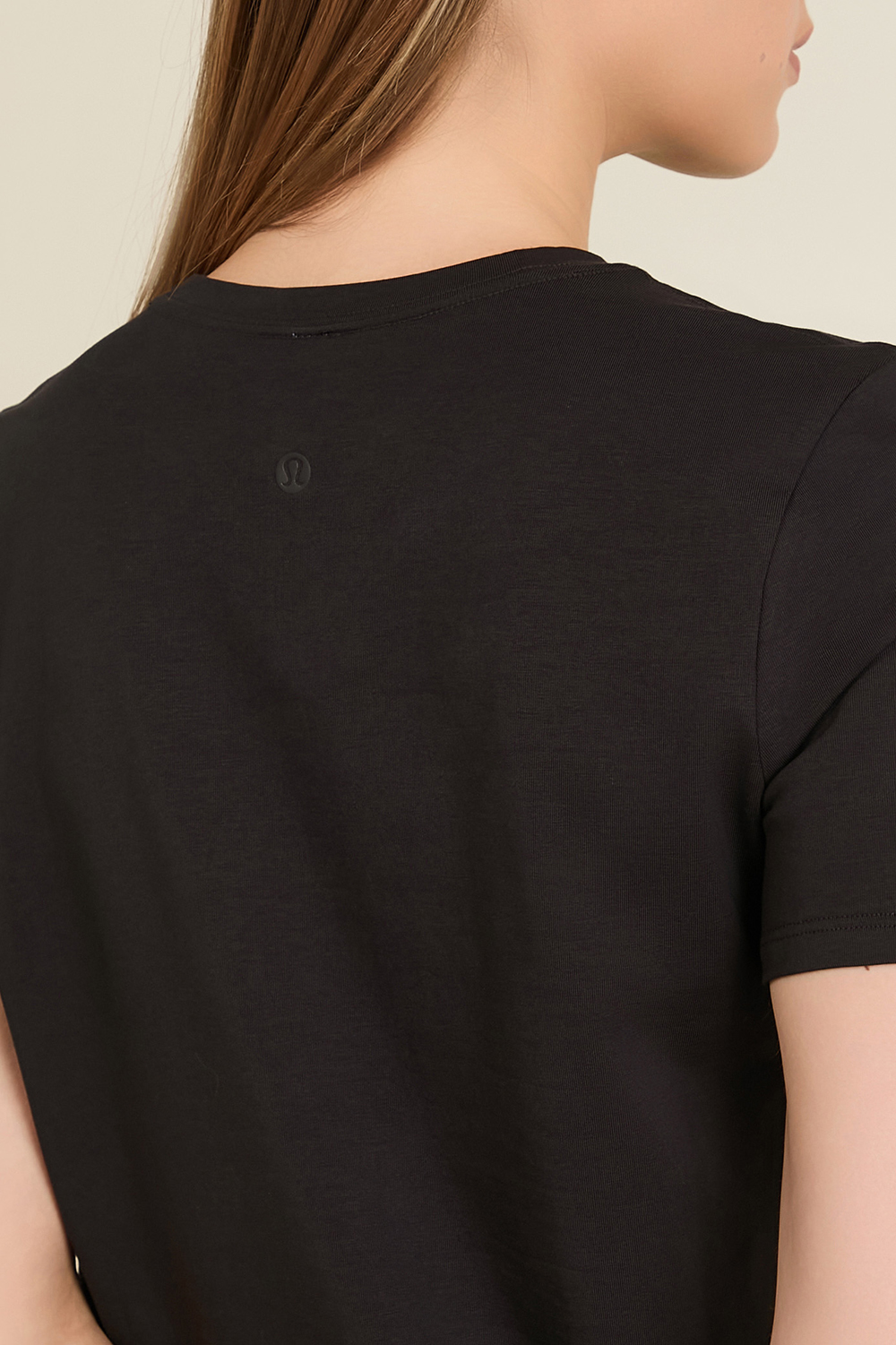 תמונת תקריב דוגמן של Love Crew Short Sleeve T-Shirt