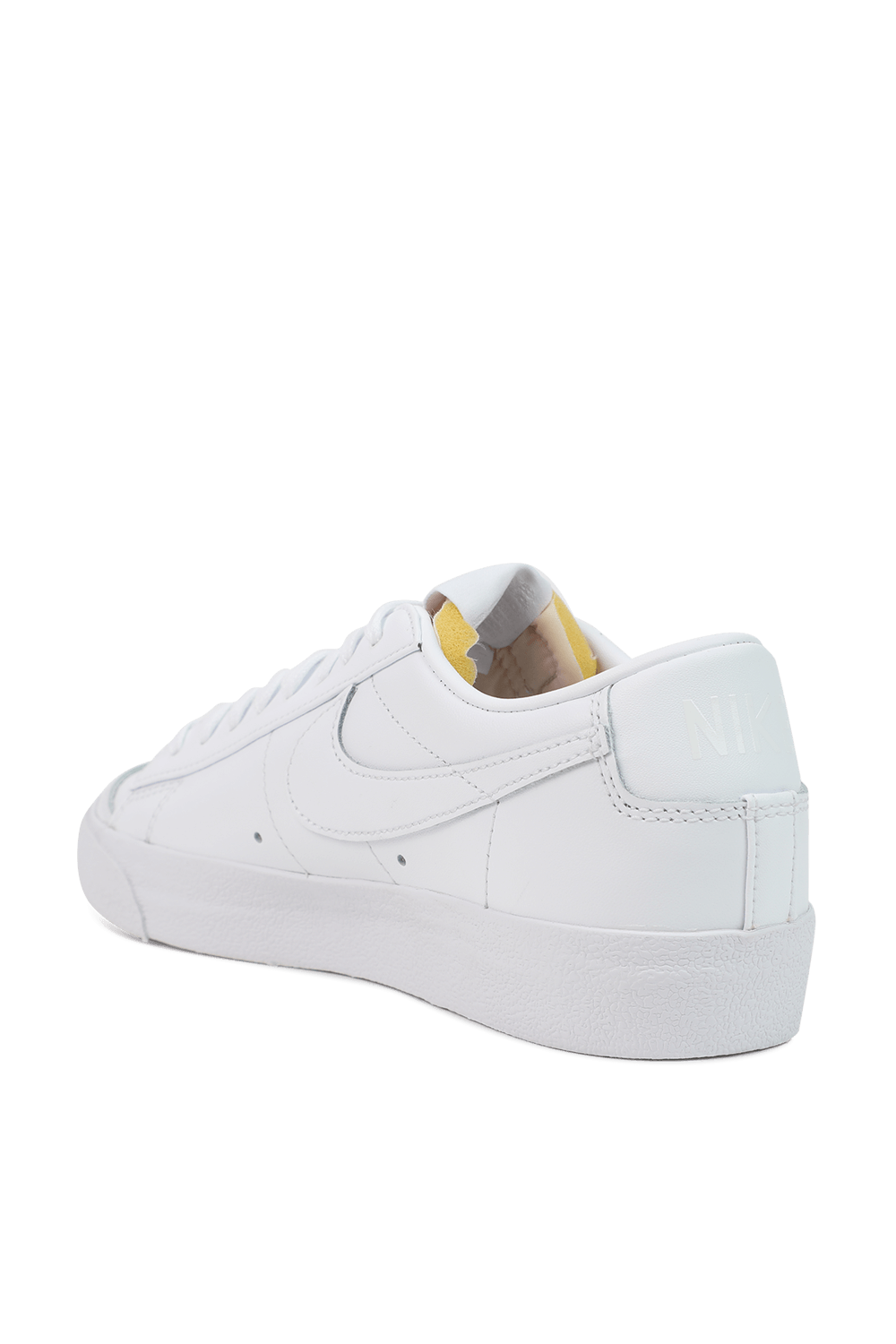 תמונה אחורית של Nike Blazer Low 77 in White
