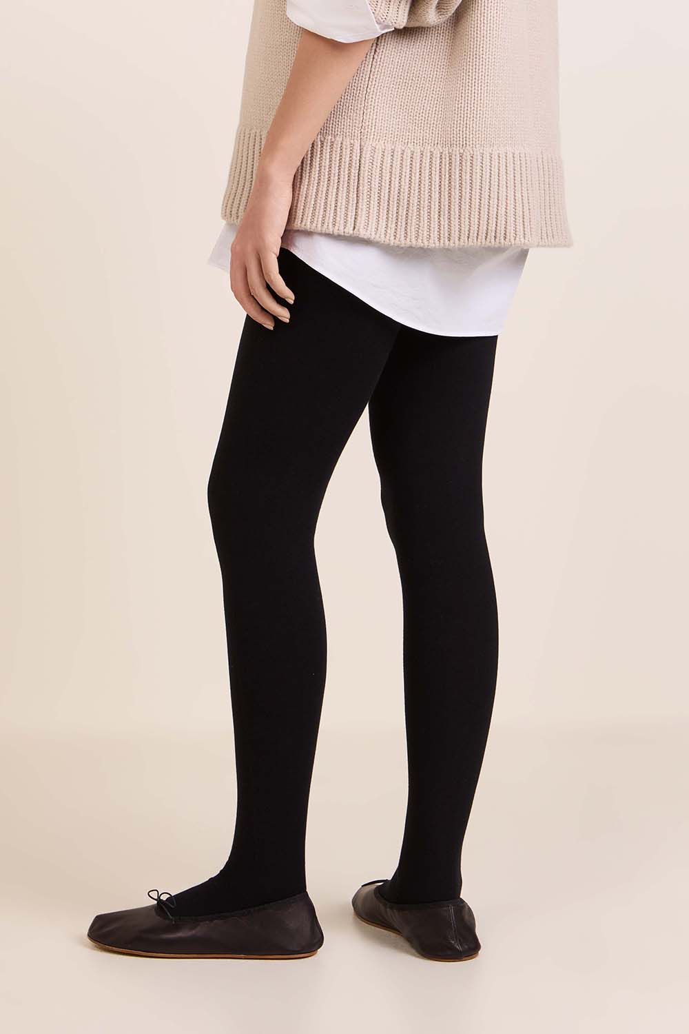 תמונת דוגמן אחורית של מכנסי טייץ עבים