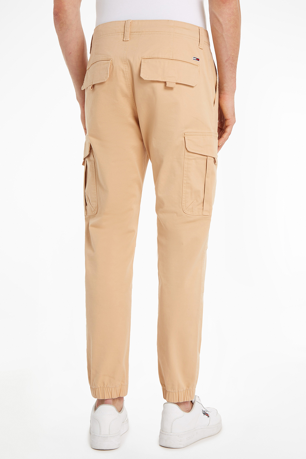 תמונת דוגמן אחורית של מכנסי קרגו מכותנה