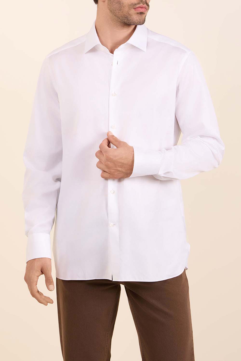 תמונת דוגמן קידמית של חולצת כפתורים