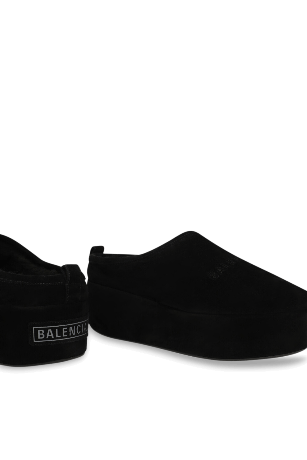 תמונת תקריב של נעלי מיולס פלטפורמה