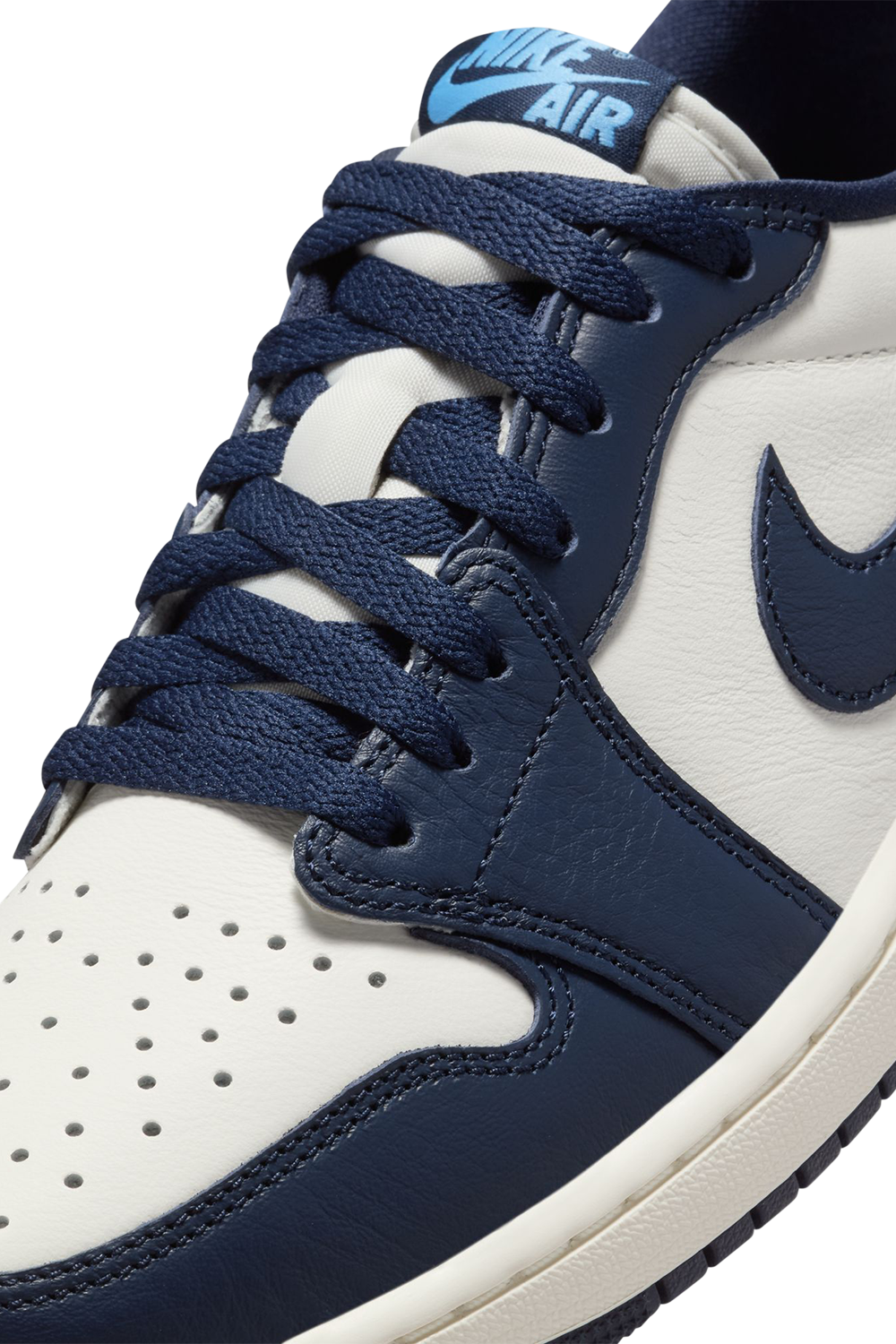 תמונת פנים של נעלי סניקרס אייר ג'ורדן 1