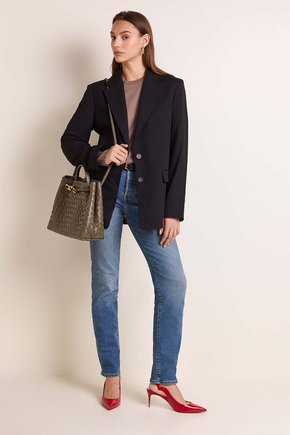 תמונת דוגמן קידמית של נעלי עקב סלינג בק