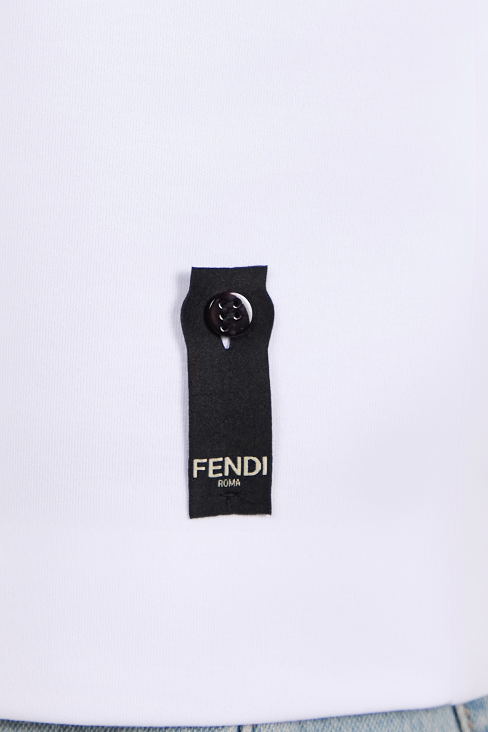 תמונת תקריב דוגמן של חולצת טי אוברסייז