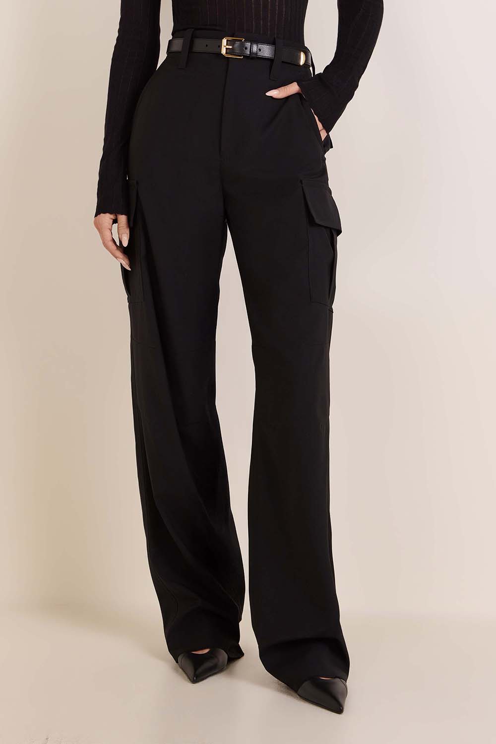 תמונת דוגמן קידמית של מכנסי צמר קרגו