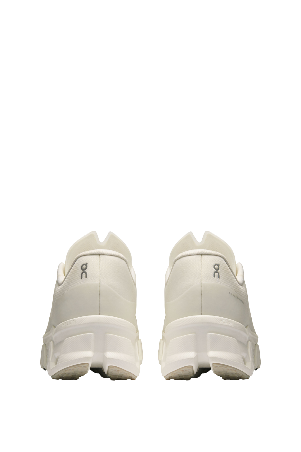 תמונת תקריב של און קלאוד X היפר פאף נעלי סניקרס קלאודמונסטר