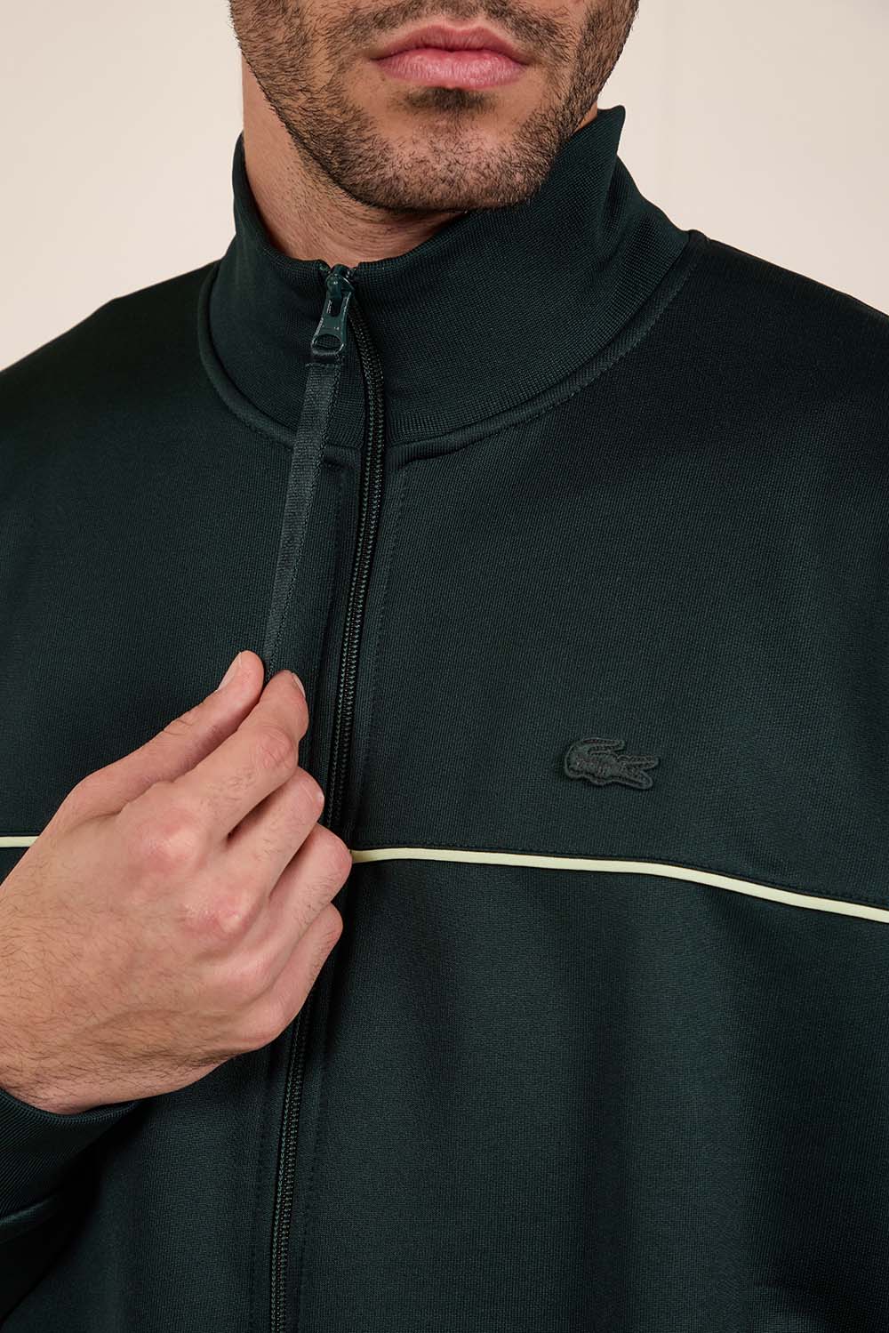 תמונת תקריב דוגמן של סווטשירט