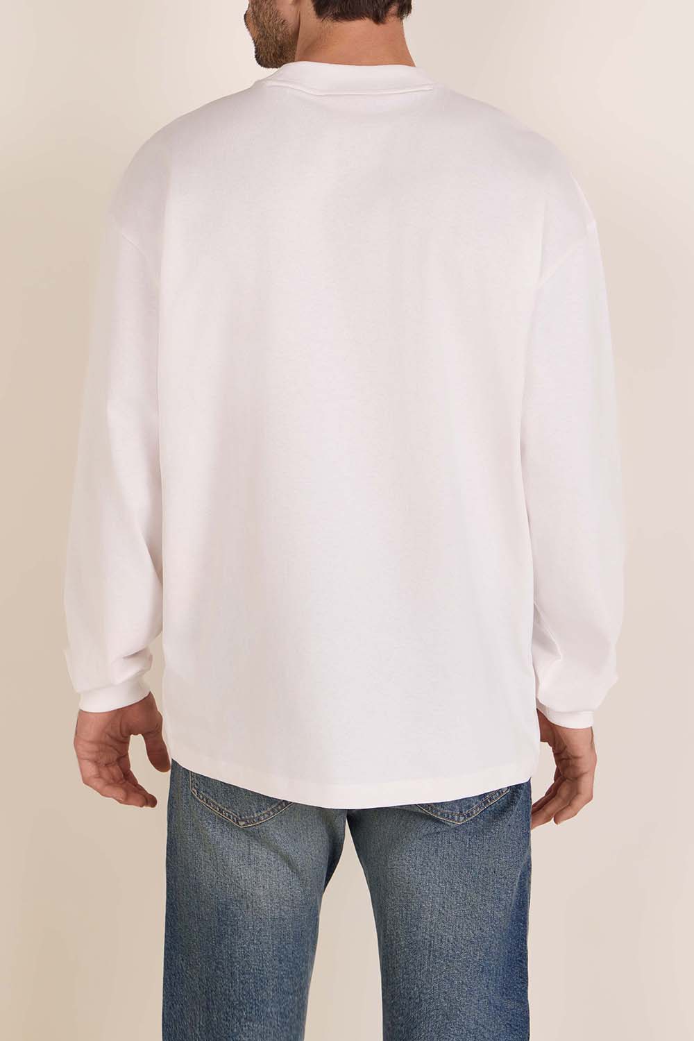 תמונת דוגמן אחורית של חולצת טי עם שרוול ארוך