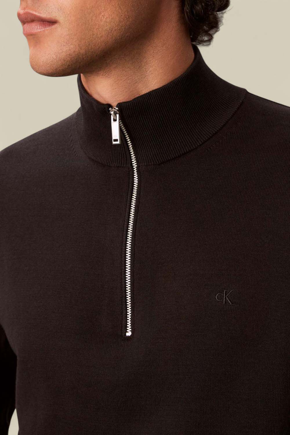 תמונת תקריב דוגמן של סווטשירט