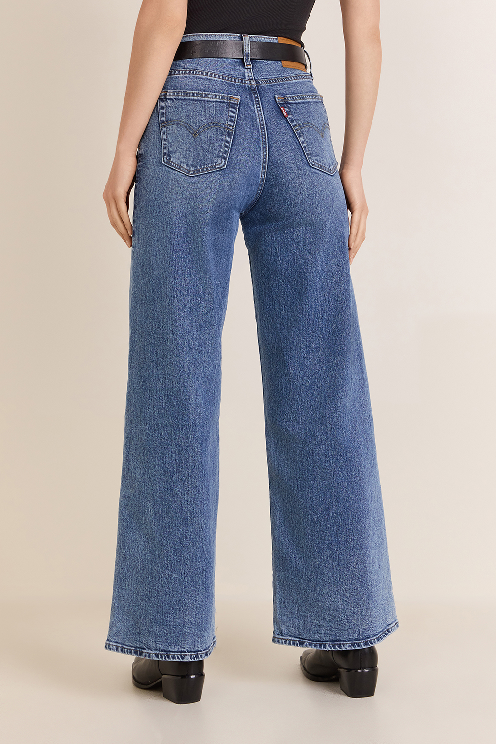 תמונת דוגמן אחורית של מכנסי ג'ינס רחבים 728