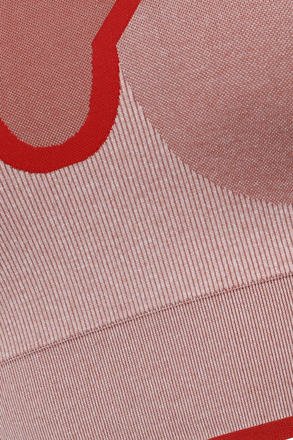 תמונת תקריב של אדידס X סטלה מקרטני חזיית ספורט