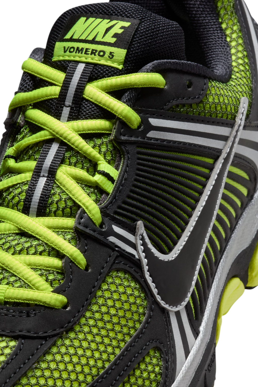 תמונת פנים של נעלי סניקרס זום וומרו 5