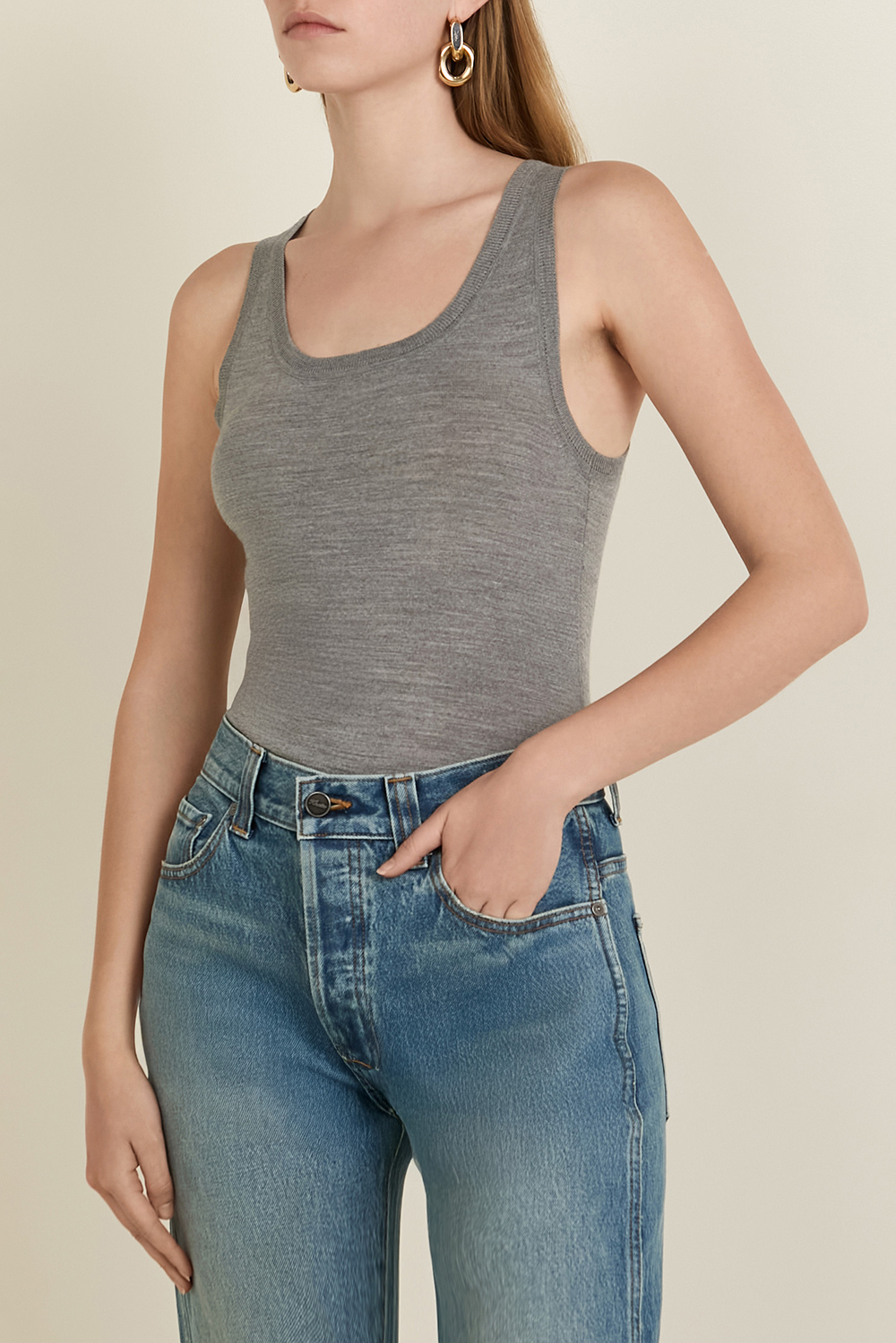 תמונת דוגמן קידמית של גופייה מצמר קל