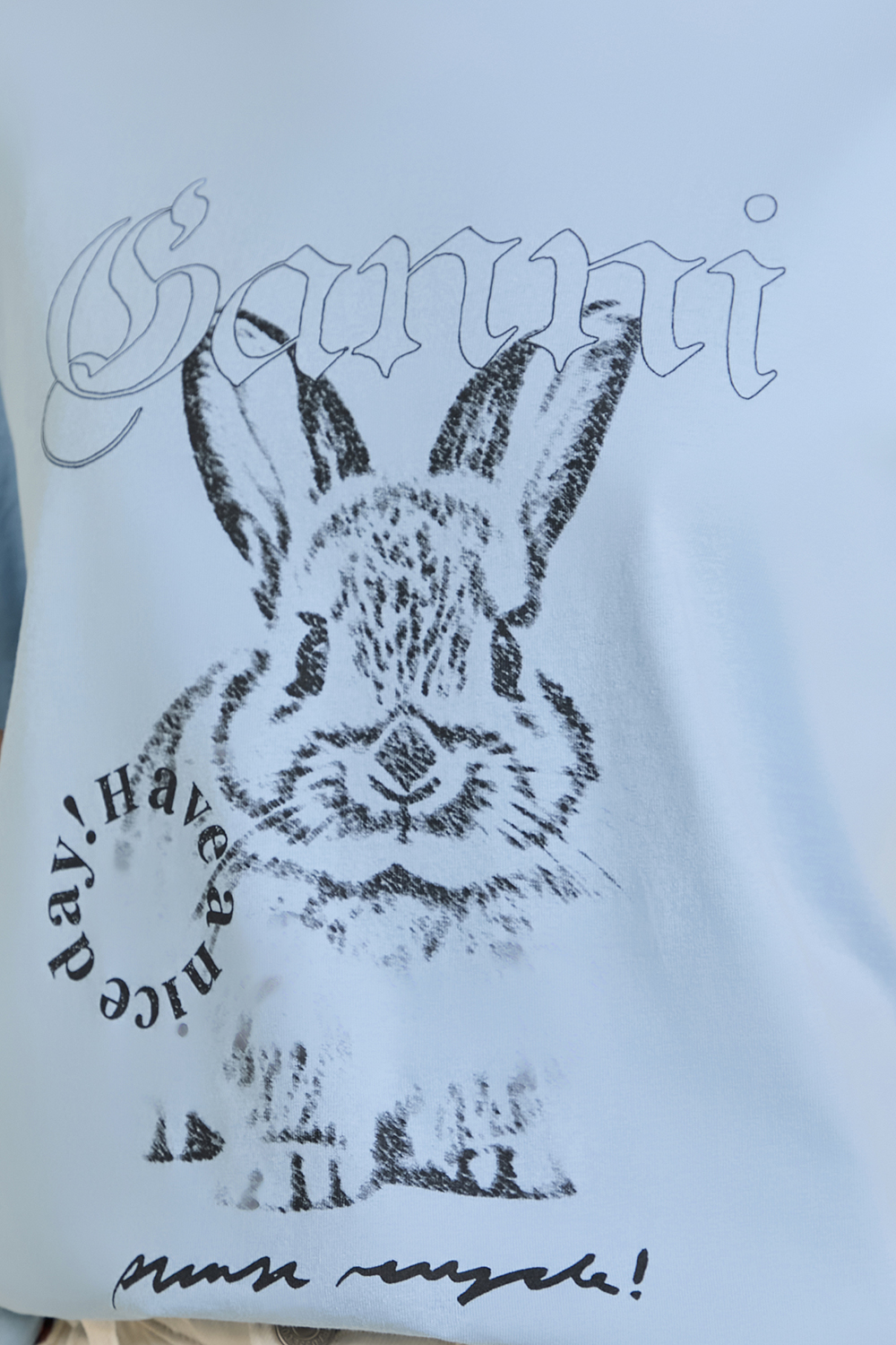 תמונת תקריב דוגמן של חולצת טי