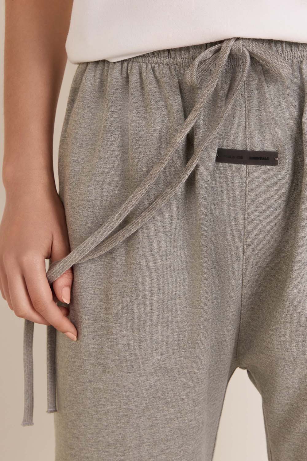 תמונת תקריב דוגמן של מכנסי ג'וג