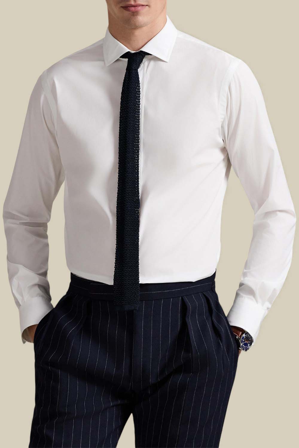 תמונת דוגמן קידמית של חולצת כפתורים