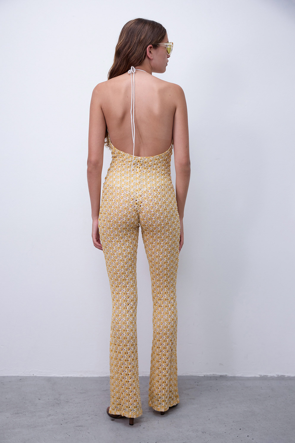 תמונת דוגמן אחורית של אוברול