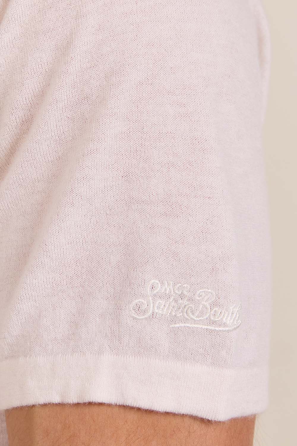 תמונת תקריב דוגמן של חולצת סריג