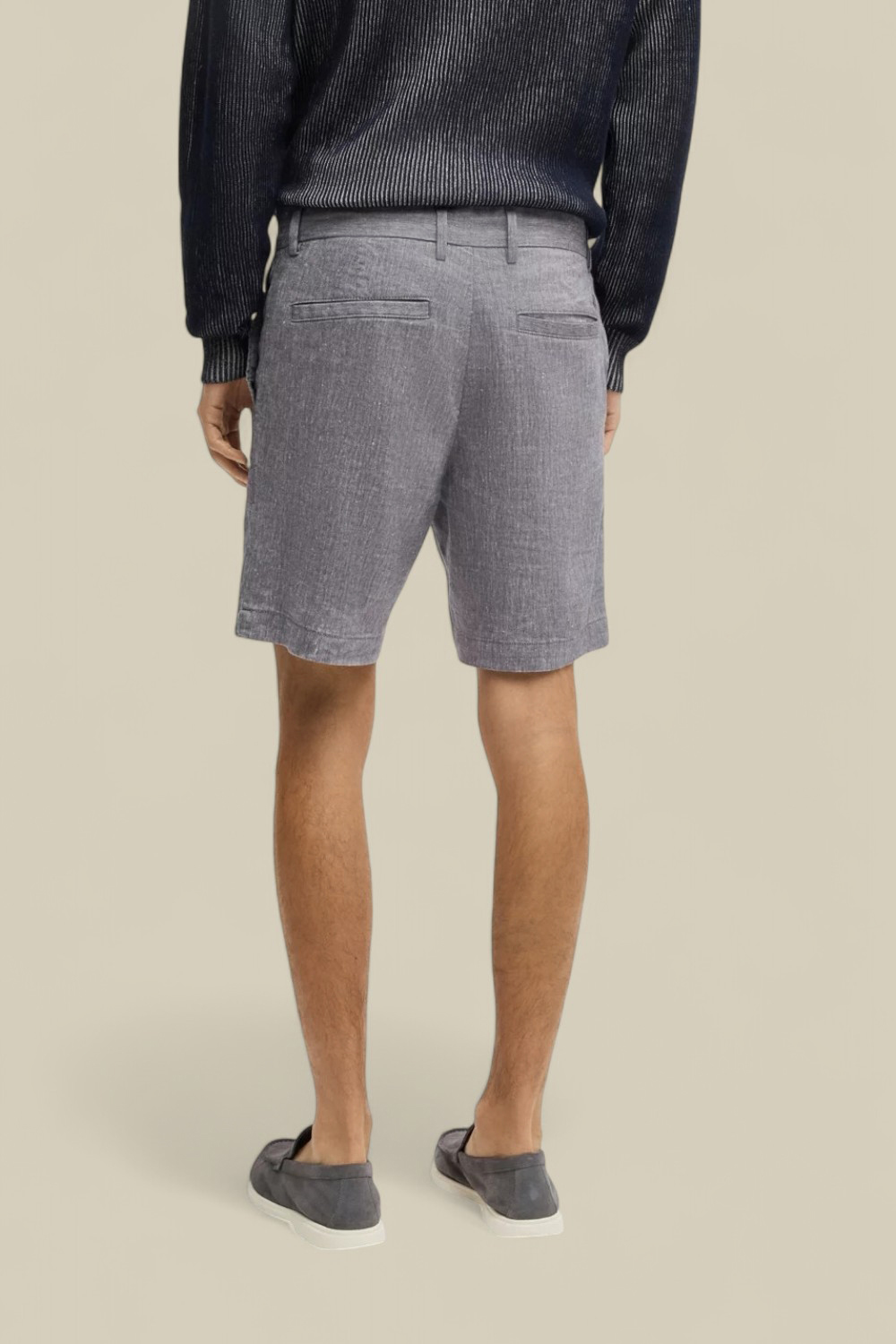 תמונת דוגמן אחורית של מכנסיים קצרים