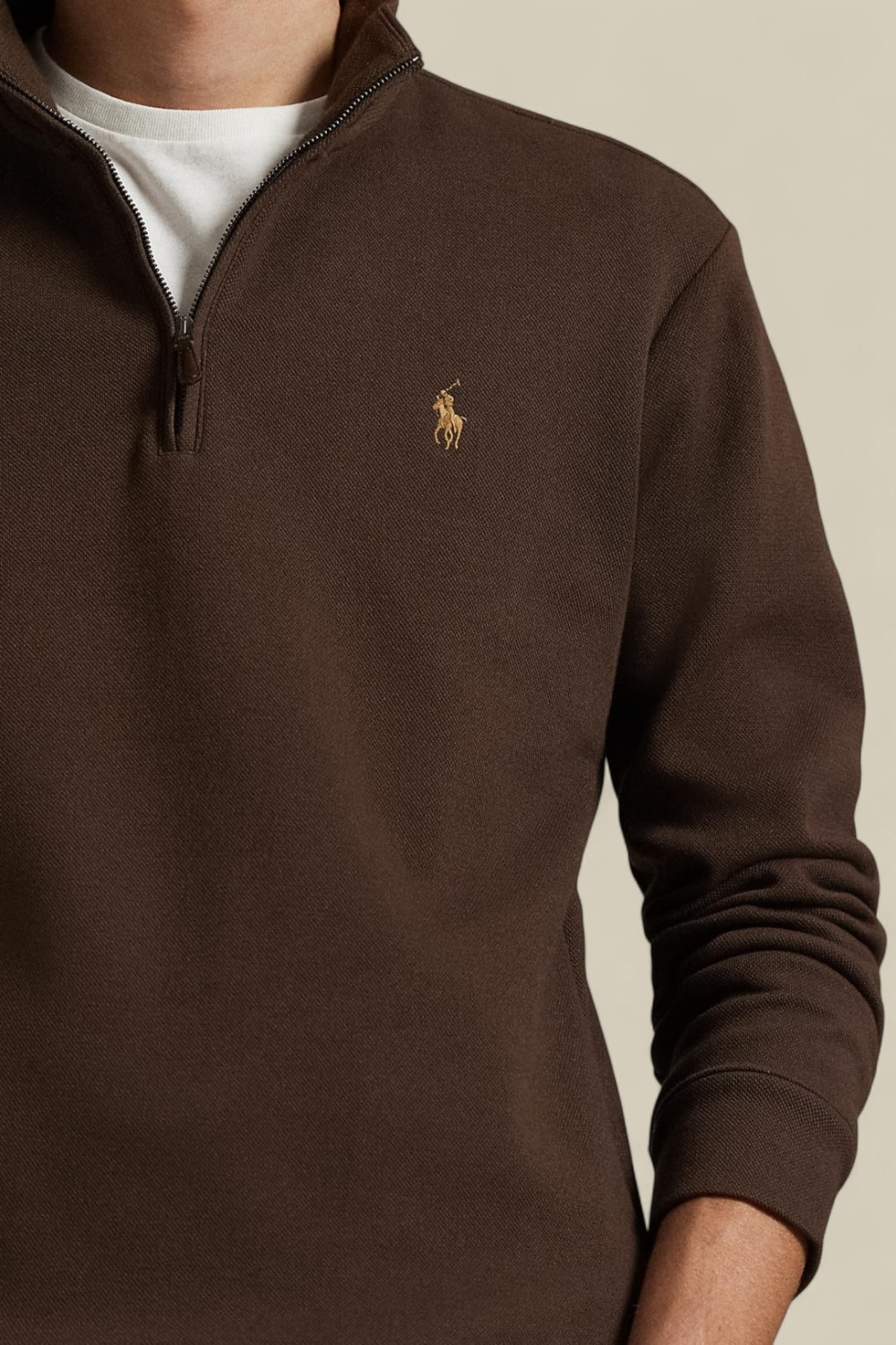 תמונת תקריב דוגמן של סווטשירט