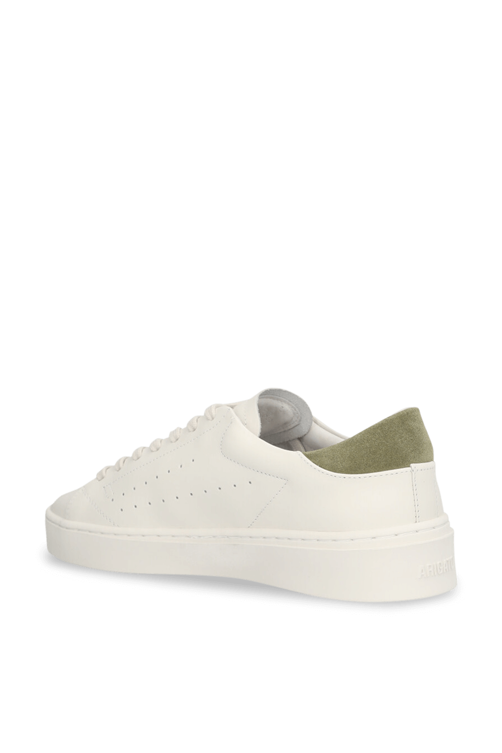 תמונה אחורית של נעלי סניקרס קורט