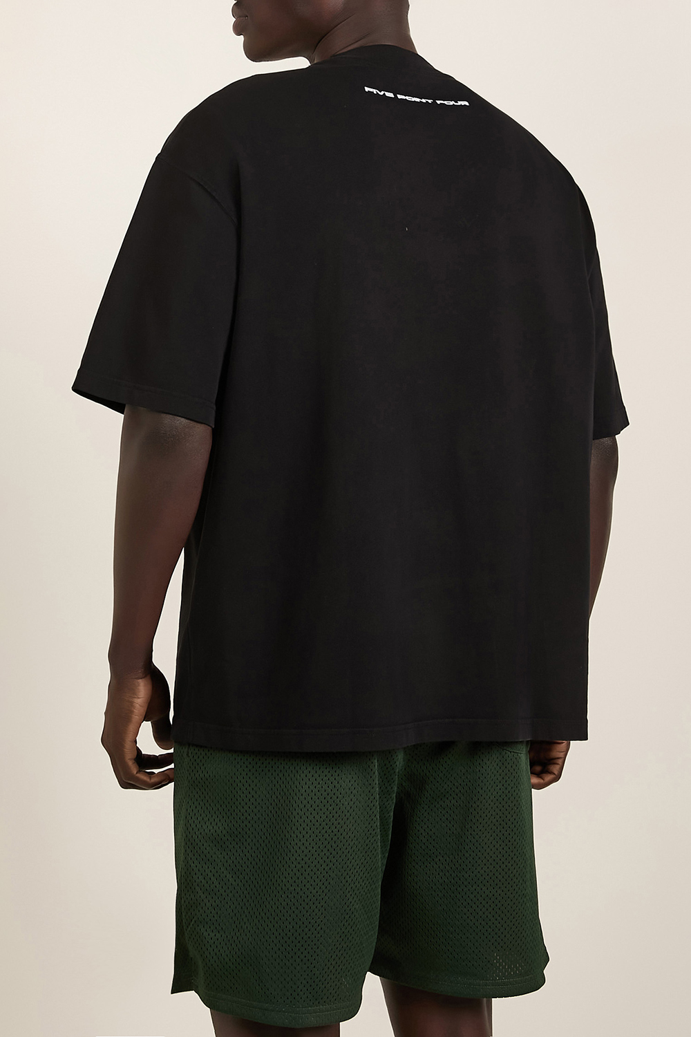 תמונת תקריב דוגמן של חולצת טי