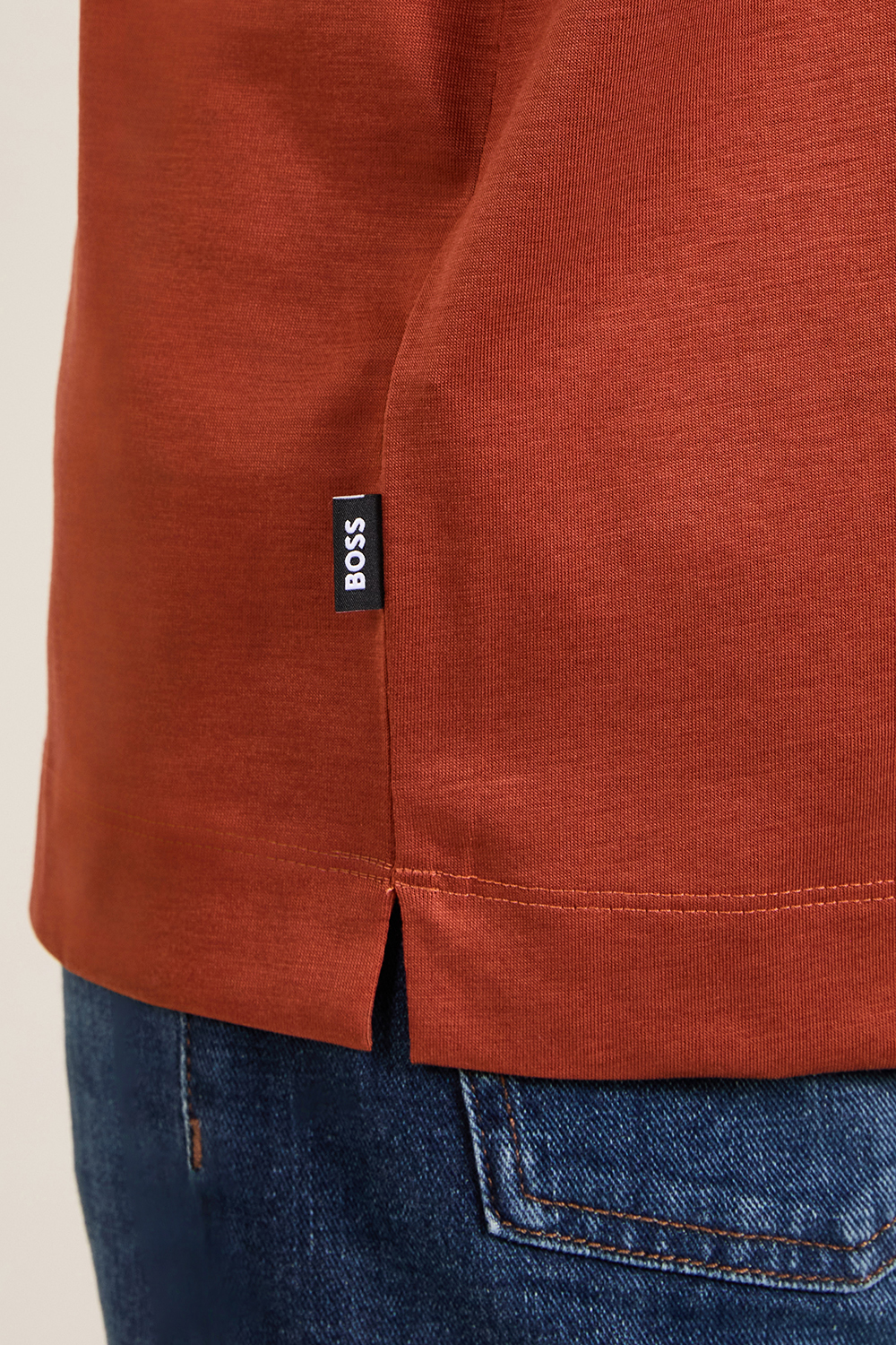 תמונת תקריב דוגמן של חולצת טי