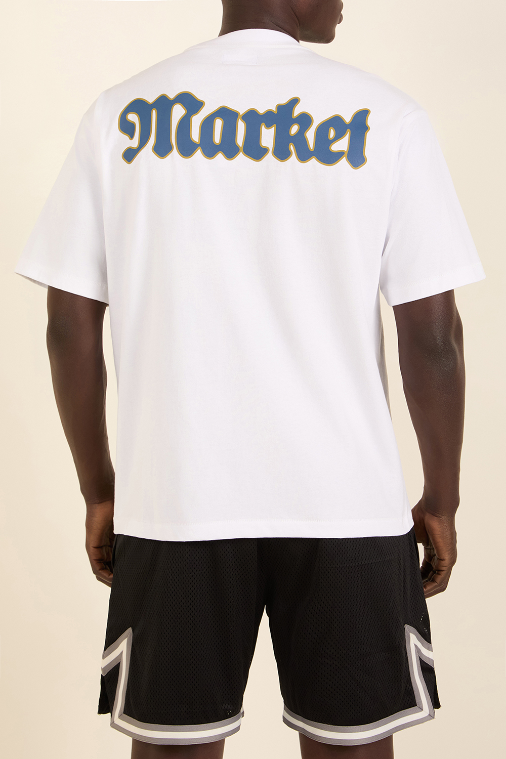 תמונת תקריב דוגמן של חולצת טי