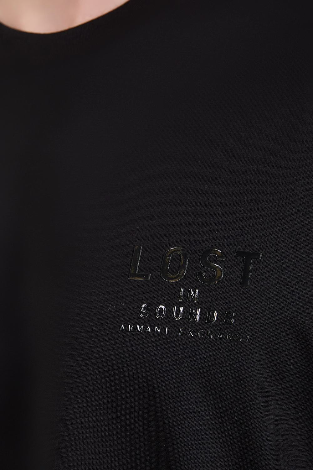 תמונת תקריב דוגמן של חולצת טי