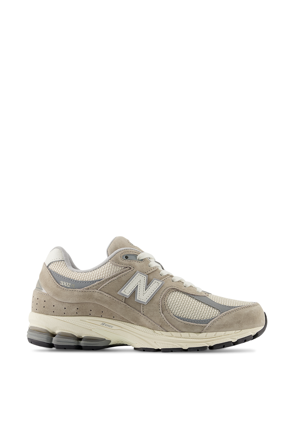 תמונה קידמית של נעלי סניקרס 2002