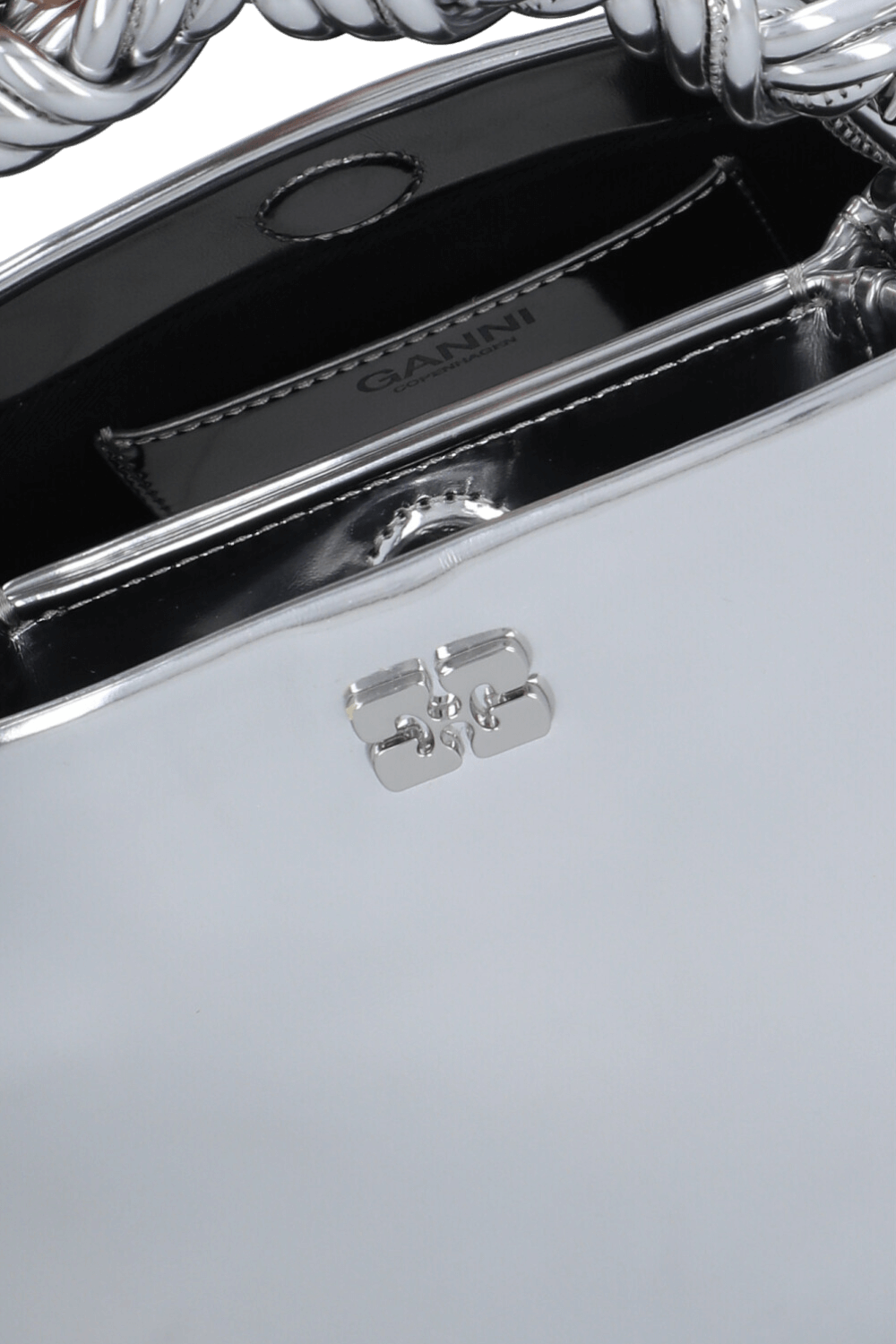 תמונת פנים של תיק בו סמול