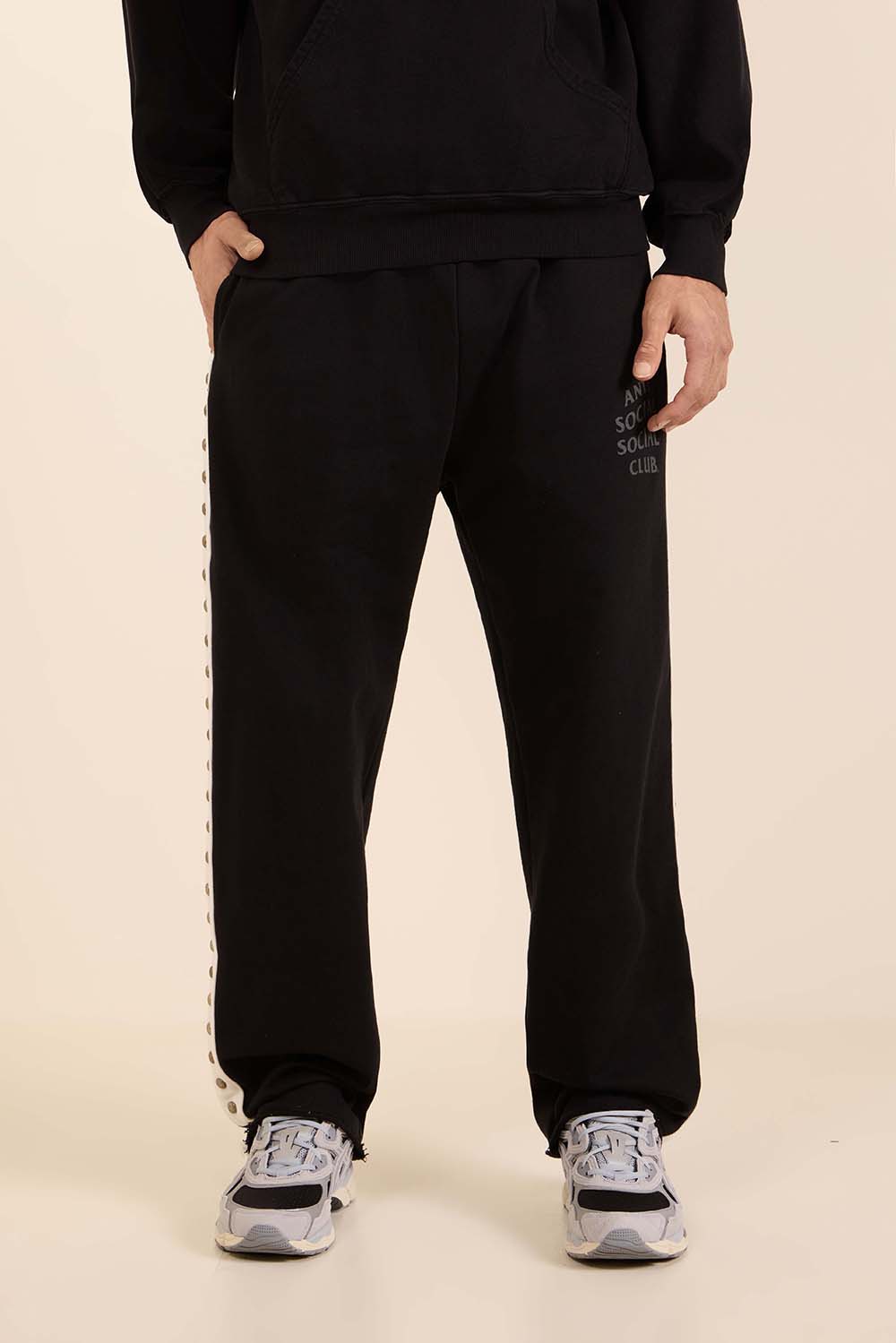 תמונת דוגמן קידמית של מכנסי ג'וגר