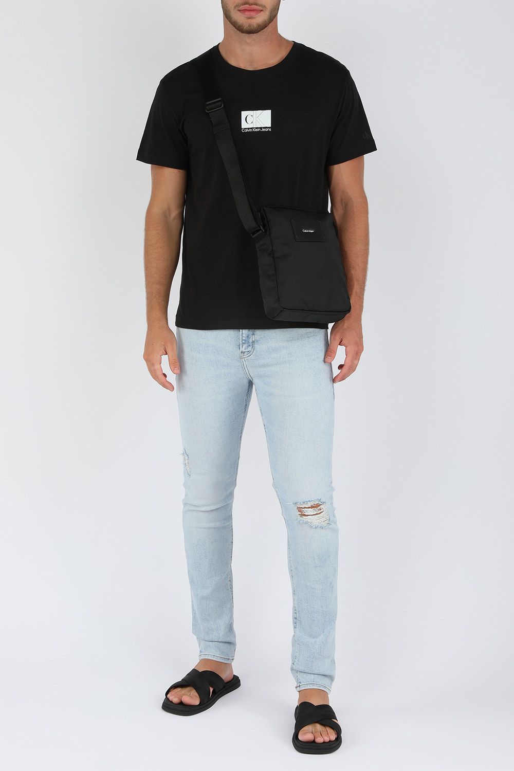 תמונת דוגמן קידמית של תיק מסנג'ר מרוכסן עם לוגו