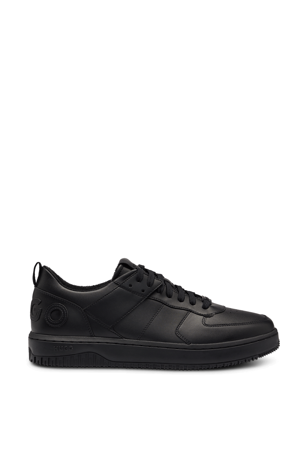 תמונה קידמית של נעלי סניקרס