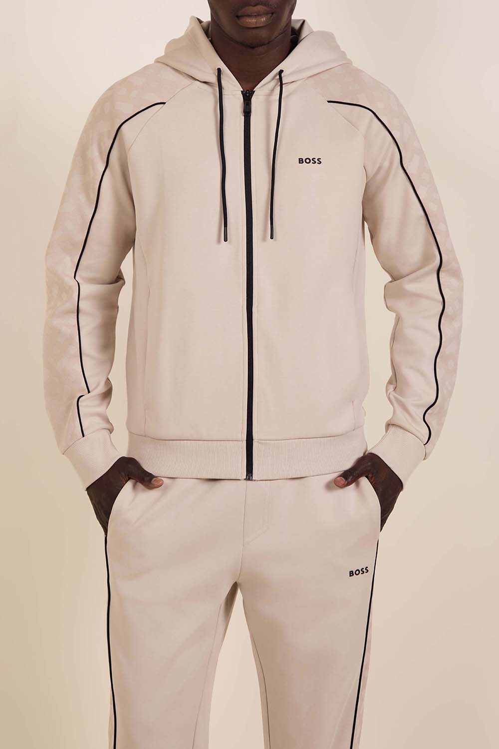 תמונת דוגמן קידמית של חליפת ג'וג