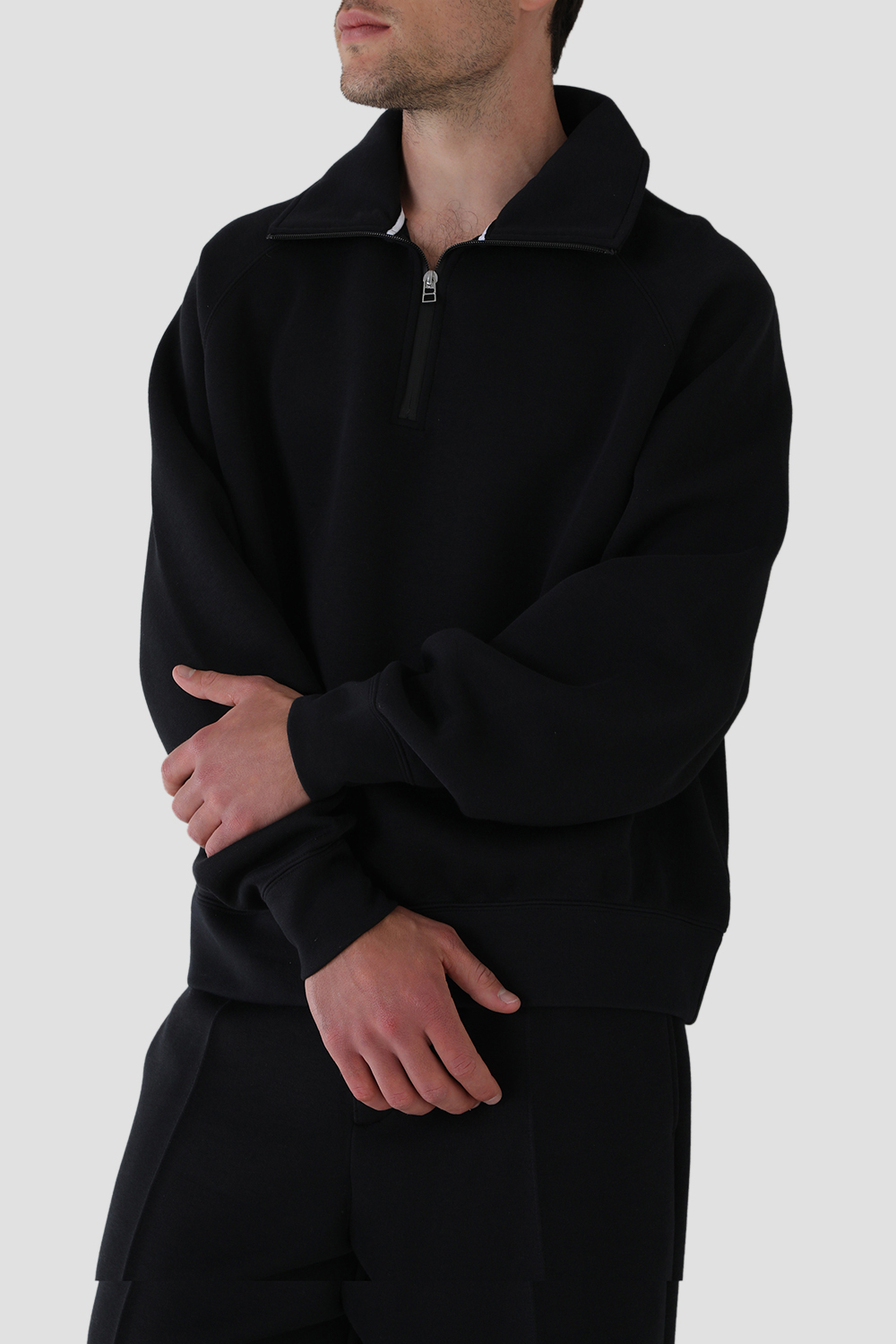 תמונת דוגמן קידמית של סווטשירט עם חצי רוכסן