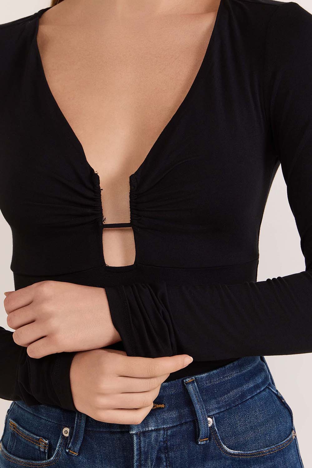 תמונת תקריב דוגמן של חולצת טי